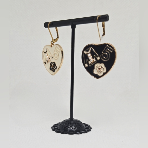 Gold Tone Black & White Heart Earrings – M5 Design with Pearl Detail - Picture 3 of 5